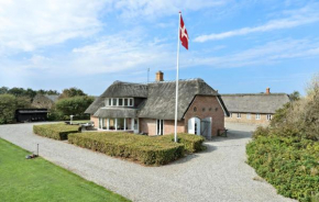Nice Home In Ulfborg With Wifi